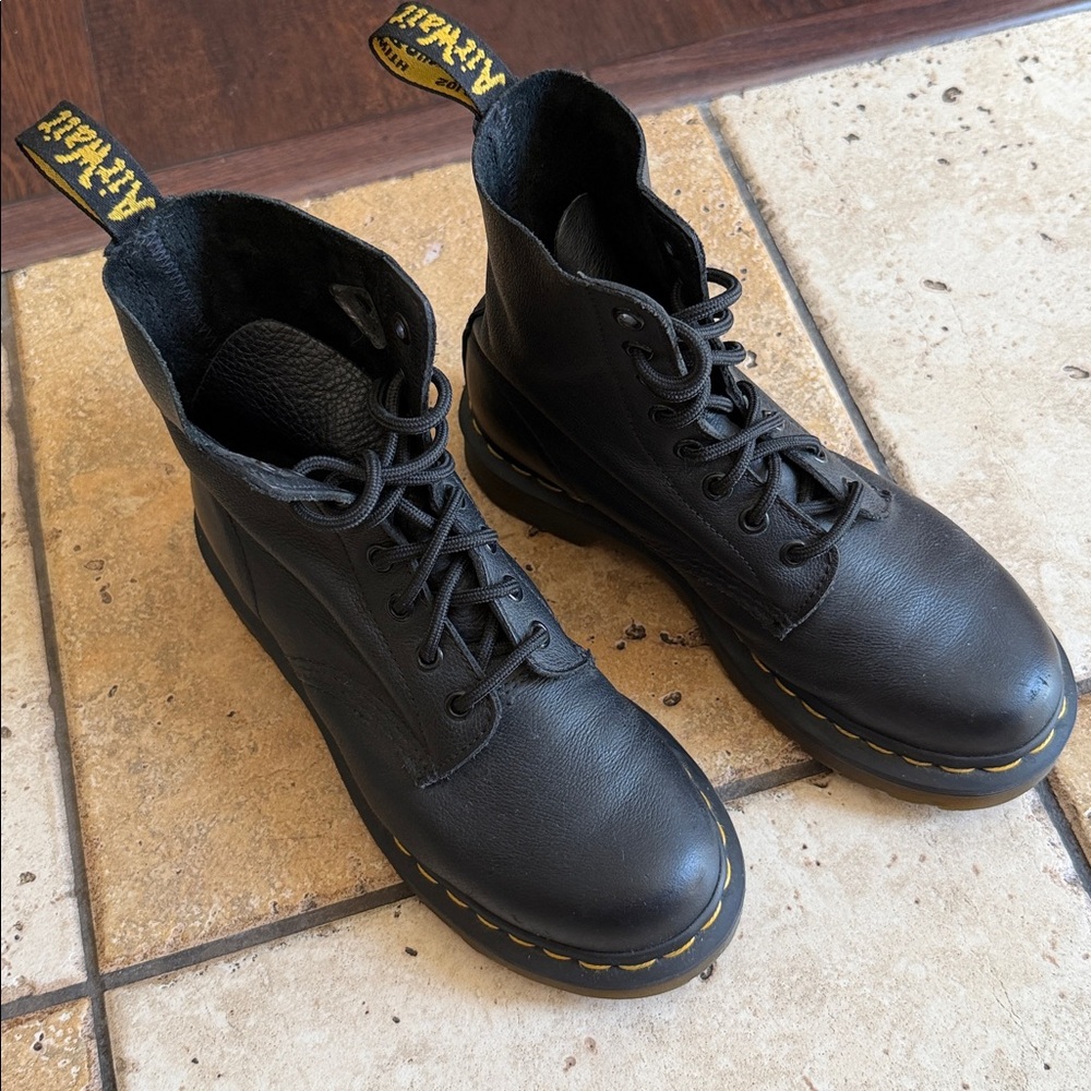 Dr. Martens Pascal Virginia Leather Boots – Soft Black 8-Eye – Women’s 6 - Picture 3 of 9
